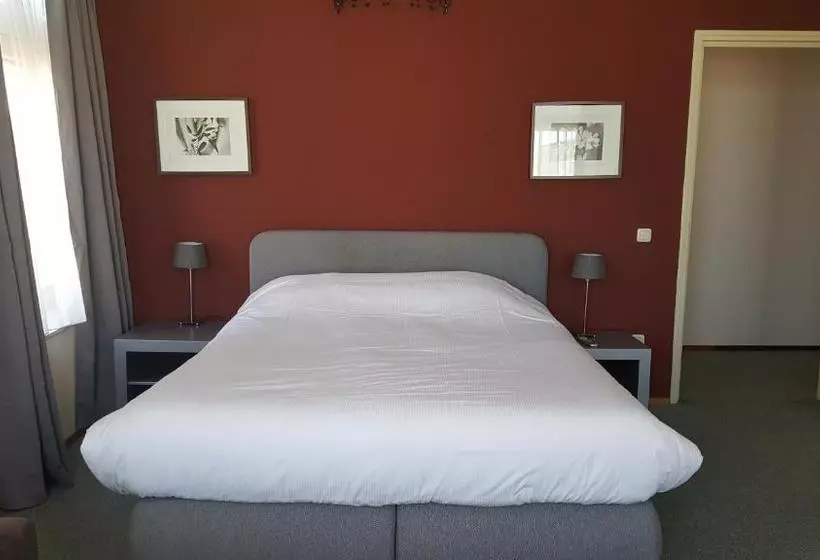 Hotelli Het Gemeentehuis Uithuizen