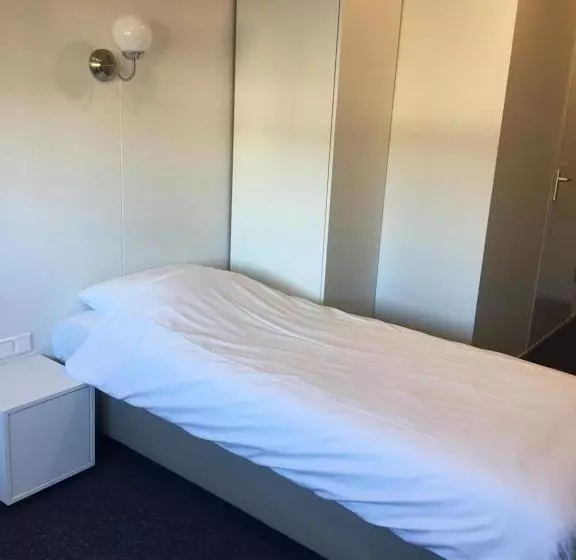 Hotelli Het Gemeentehuis Uithuizen
