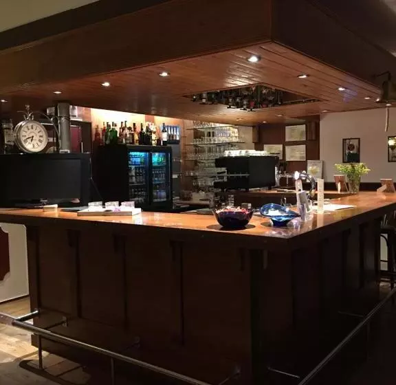 Hotelli Het Gemeentehuis Uithuizen