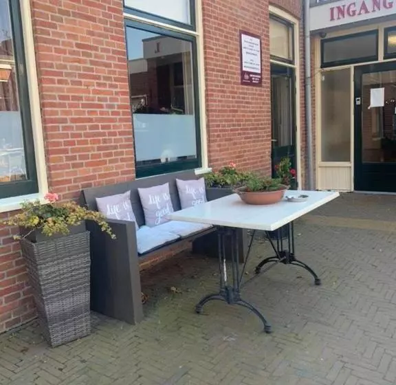 Hotelli Het Gemeentehuis Uithuizen