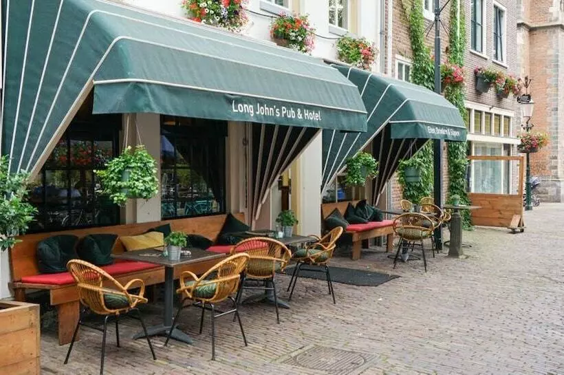Hotelli Long John S Pub &