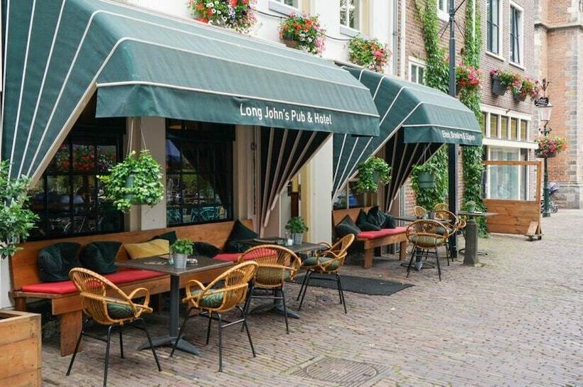 فندق Long John S Pub &