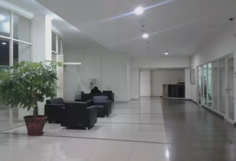 ホテル Capital O 93931 Elzio Property