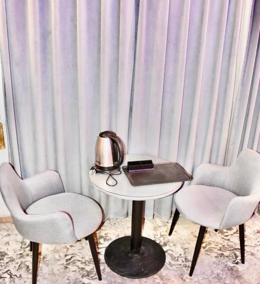 رست بست للشقق المخدومة