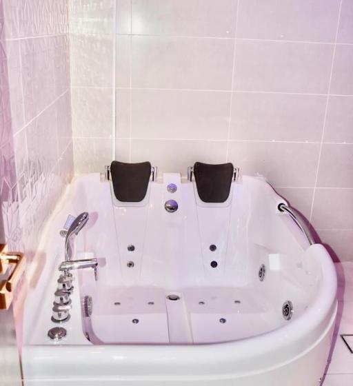 رست بست للشقق المخدومة