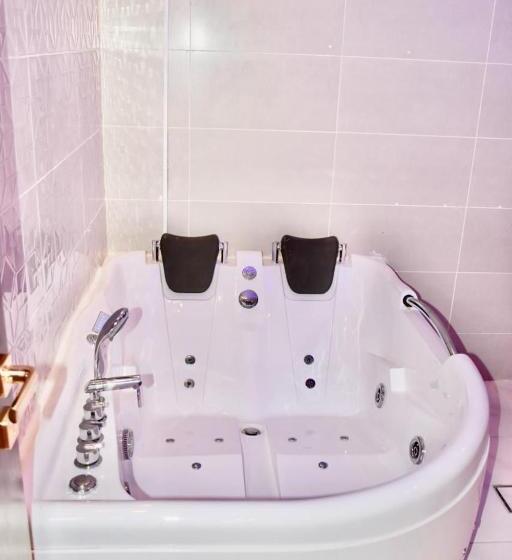 رست بست للشقق المخدومة