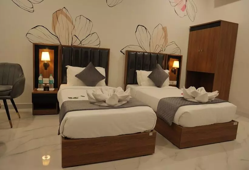 ホテル The City Crown Bilaspur