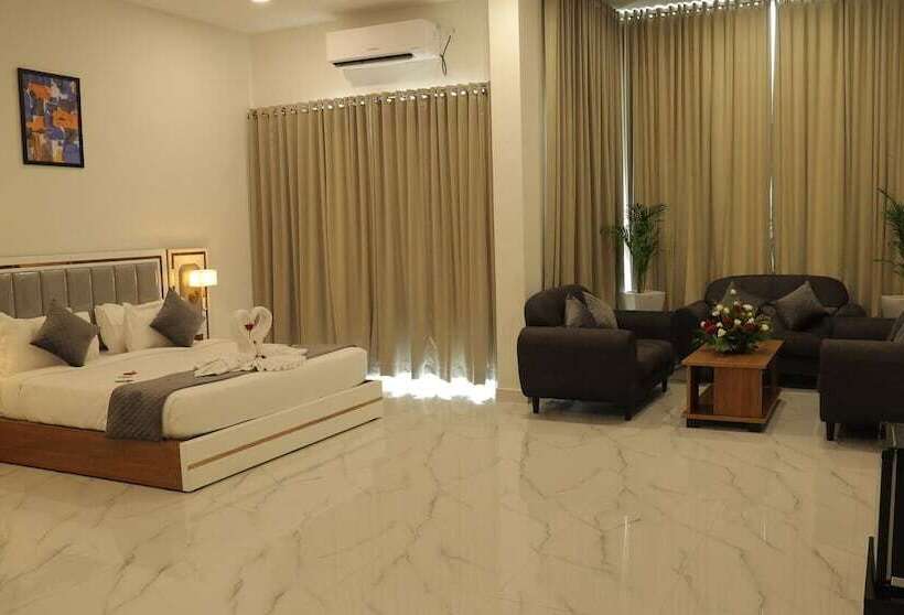 ホテル The City Crown Bilaspur