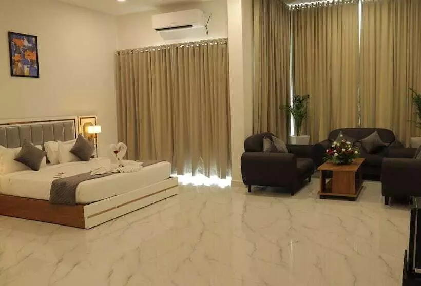 ホテル The City Crown Bilaspur