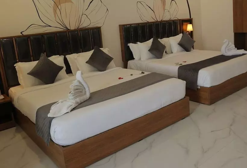 ホテル The City Crown Bilaspur