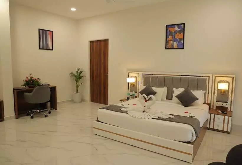 ホテル The City Crown Bilaspur