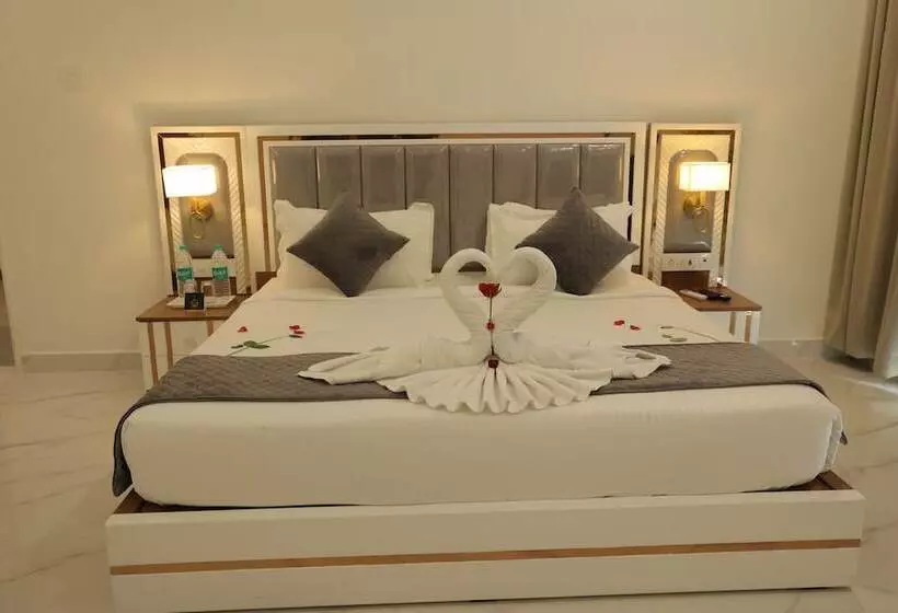 ホテル The City Crown Bilaspur