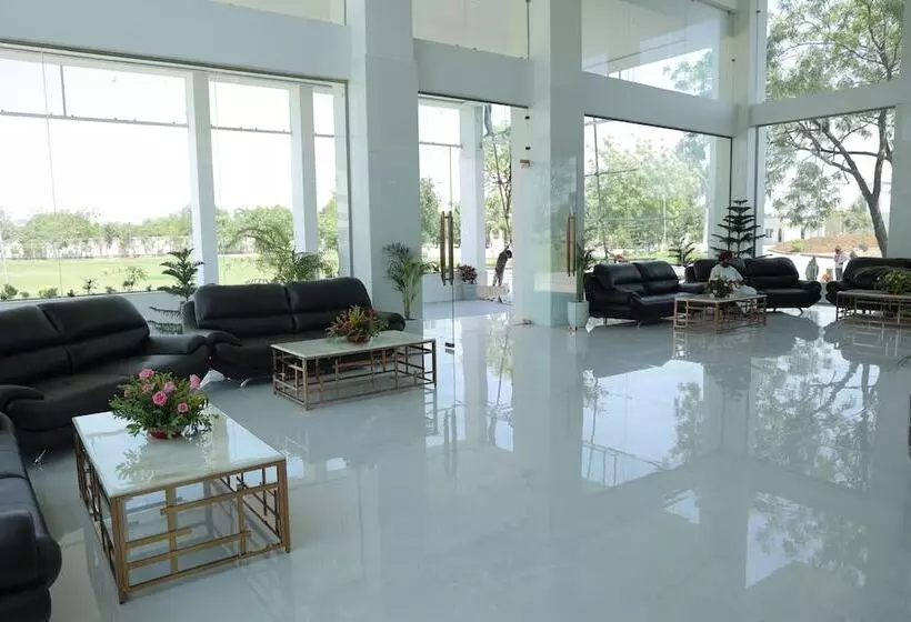 ホテル The City Crown Bilaspur