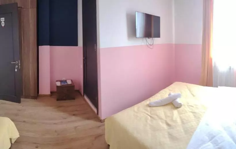 Allaturqa Hotel Hostel