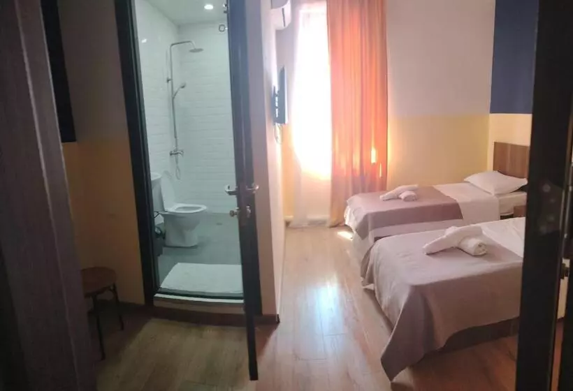 Allaturqa Hotel Hostel