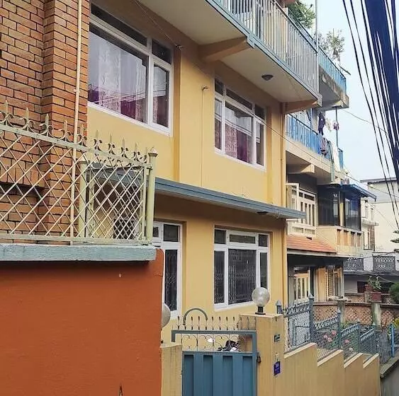 هاستل Budget Backpackers