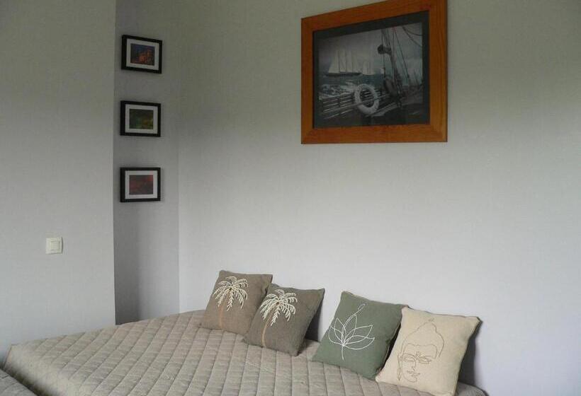 تختخواب و صبحانه La Petite Chambre Du Lac