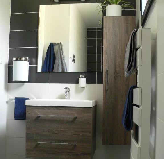 تختخواب و صبحانه La Petite Chambre Du Lac