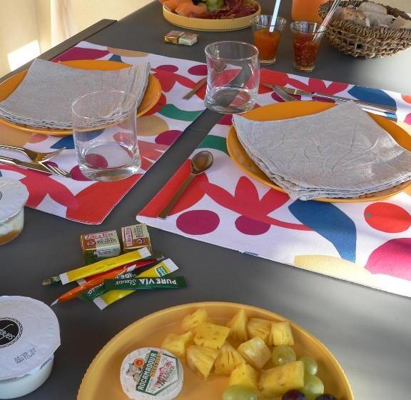 تختخواب و صبحانه La Petite Chambre Du Lac