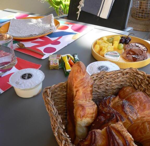 تختخواب و صبحانه La Petite Chambre Du Lac