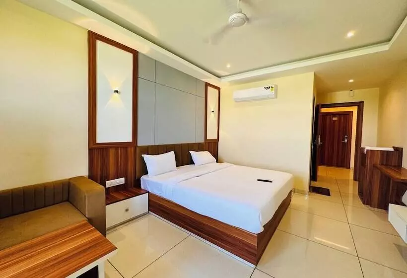 ホテル Radhe Krishna Resort