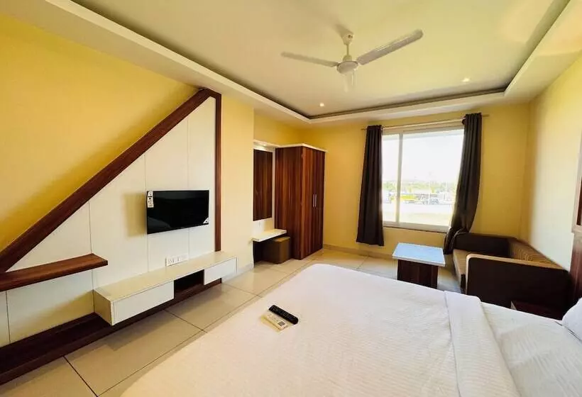ホテル Radhe Krishna Resort