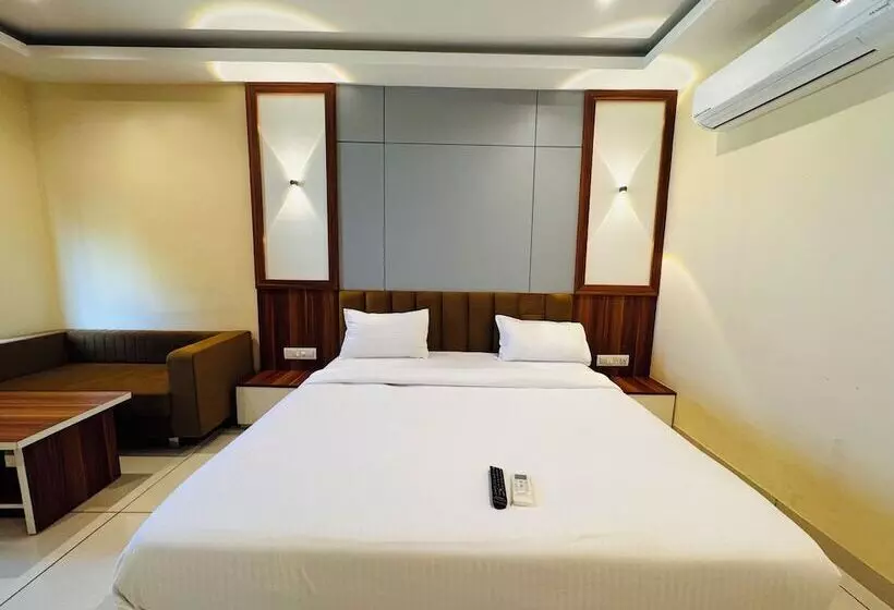 ホテル Radhe Krishna Resort