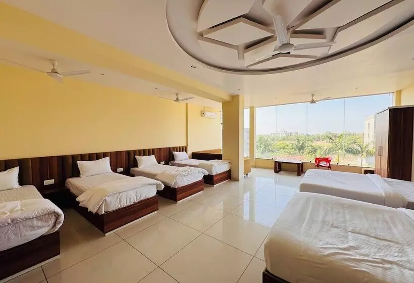 ホテル Radhe Krishna Resort