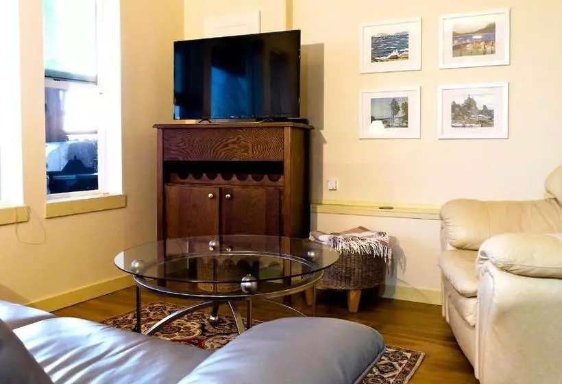 Aamiaismajoitus (B&B) Annarthur Guest House
