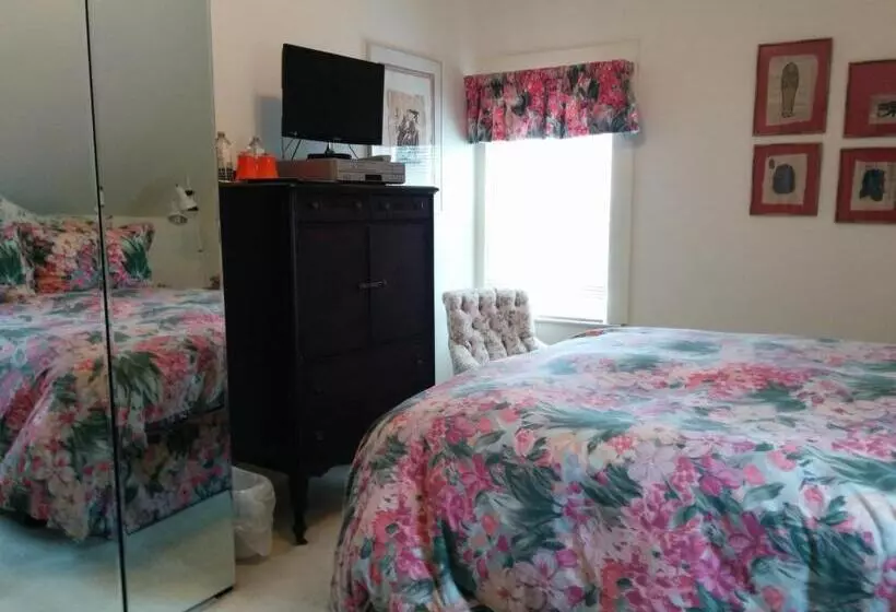 Fairmont House Bed & Breakfast