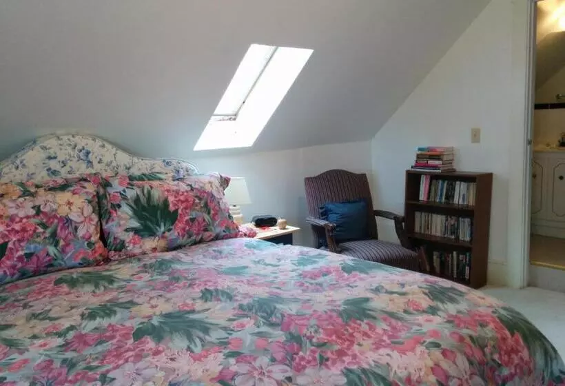 Fairmont House Bed & Breakfast