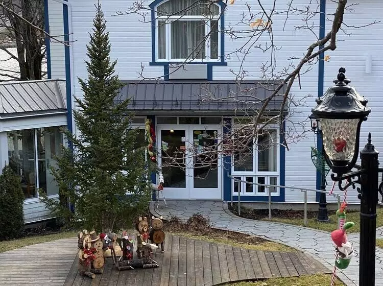 هتل Auberge Sous Les Arbres