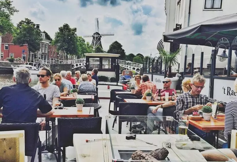 ホテル Café Restaurant  T Raedhûs