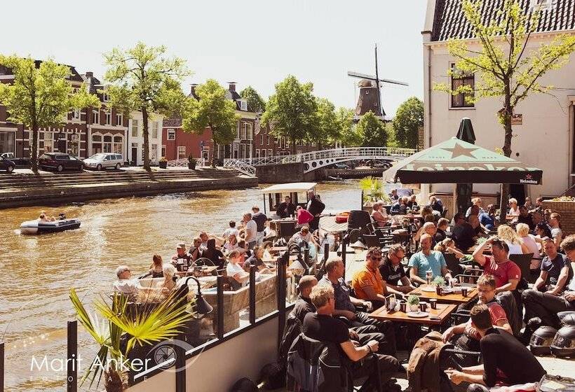 בית מלון כפרי Café Restaurant  T Raedhûs