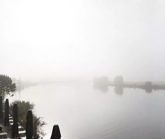 Hotelli Zwartewater