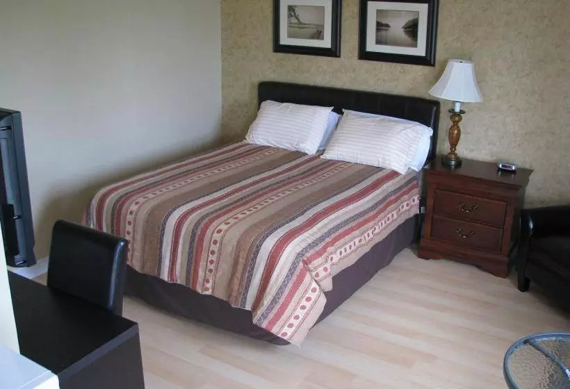 Macneil's Motel
