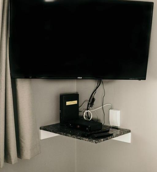 모텔 Hinton Highway Inn