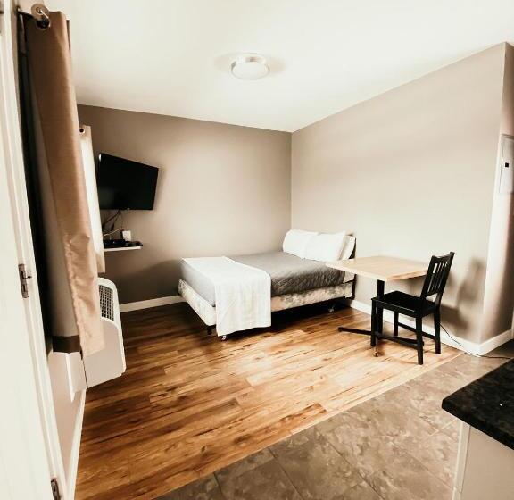 모텔 Hinton Highway Inn