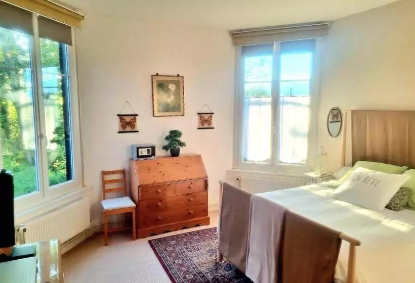 Aamiaismajoitus (B&B) Charming Guest House