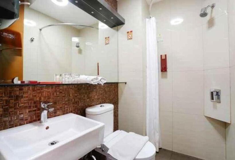 Favor Hotel Makassar City Center By Life