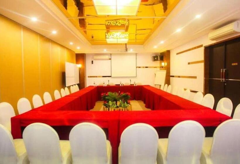 Favor Hotel Makassar City Center By Life