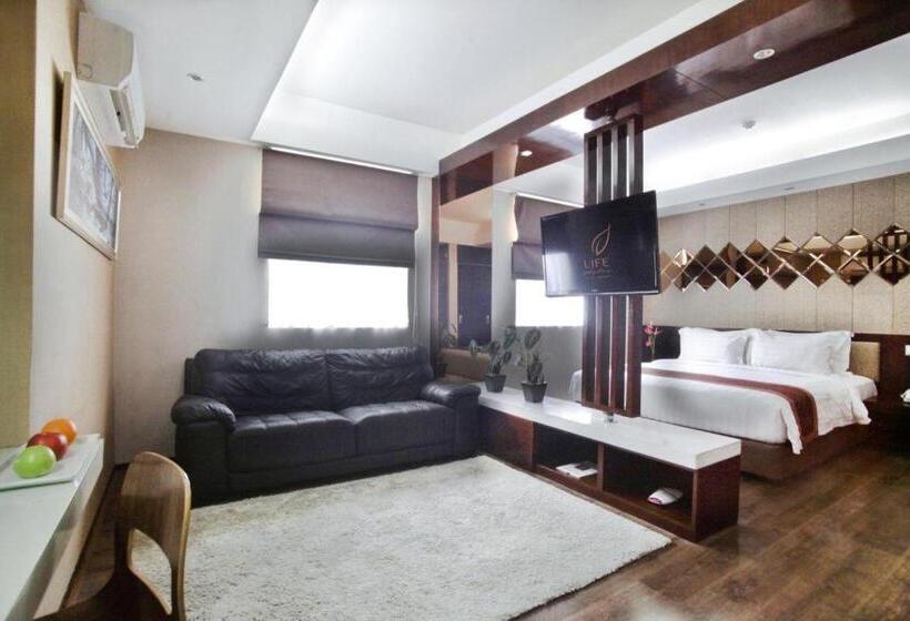 Favor Hotel Makassar City Center By Life