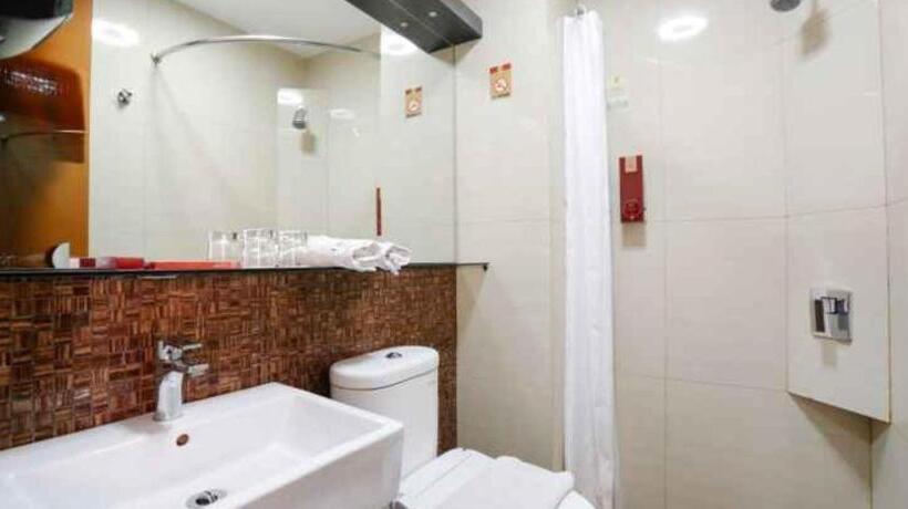 Favor Hotel Makassar City Center By Life