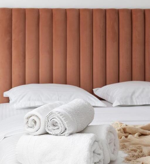 Peak Aparthotel Old Town By Cityhost