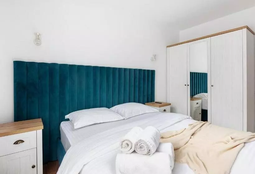 Peak Aparthotel   Old Town   By Cityhost