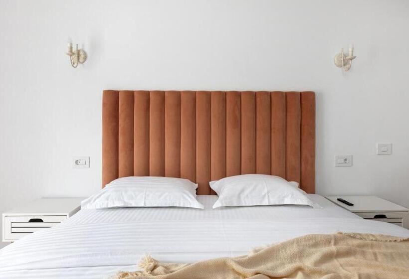 Peak Aparthotel Old Town By Cityhost