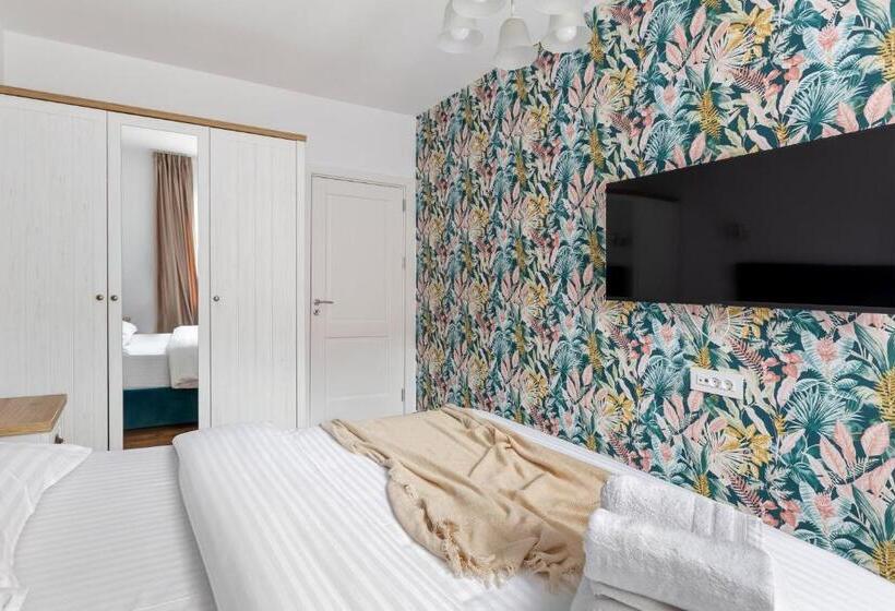 Peak Aparthotel Old Town By Cityhost