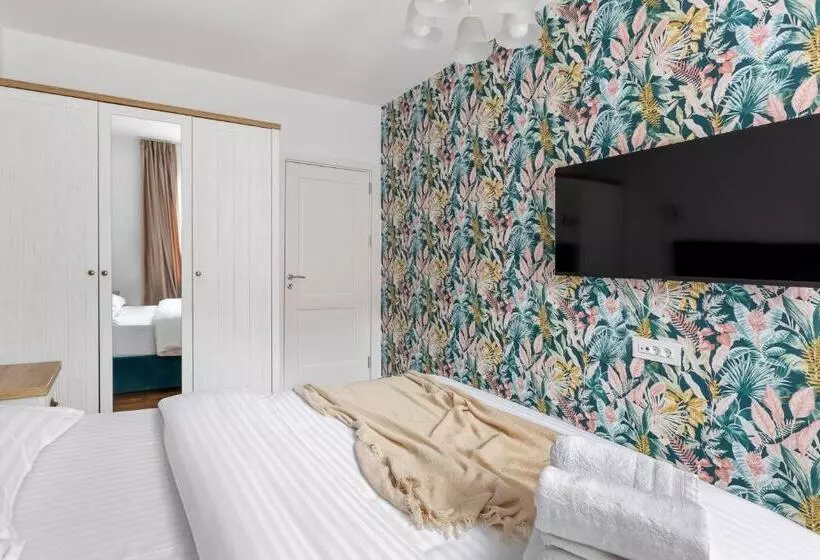 Peak Aparthotel   Old Town   By Cityhost