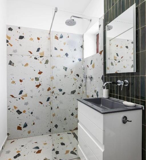 Peak Aparthotel Old Town By Cityhost