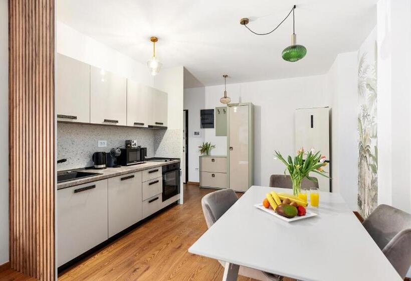 Peak Aparthotel Old Town By Cityhost